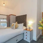Evening Star Engine Shed Apartment *