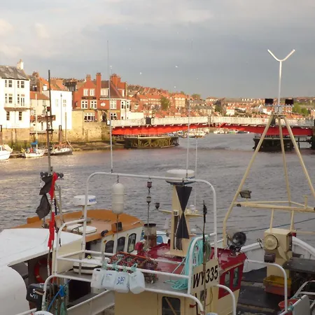 Evening Star Engine Shed 아파트 *