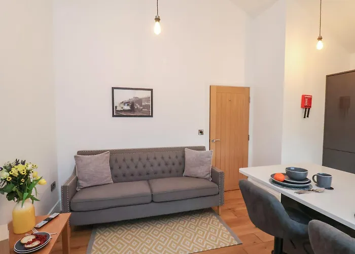 아파트 Evening Star Engine Shed