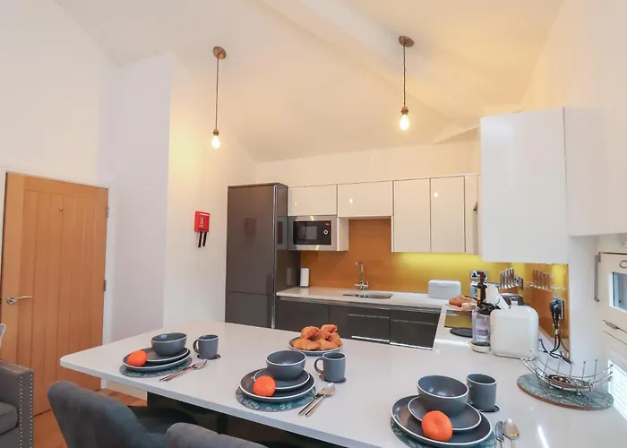 Evening Star Engine Shed 휫비