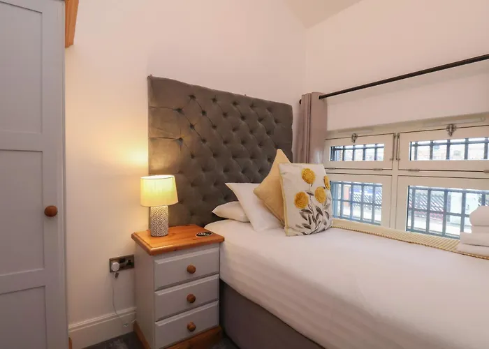 Evening Star Engine Shed 휫비