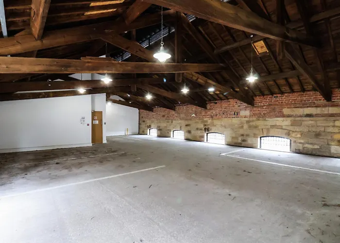 아파트 Evening Star Engine Shed *