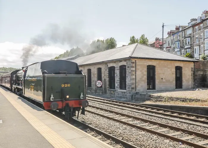 Evening Star Engine Shed 휫비